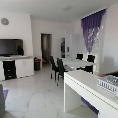 Vila Slavica Vir Exteriör bild