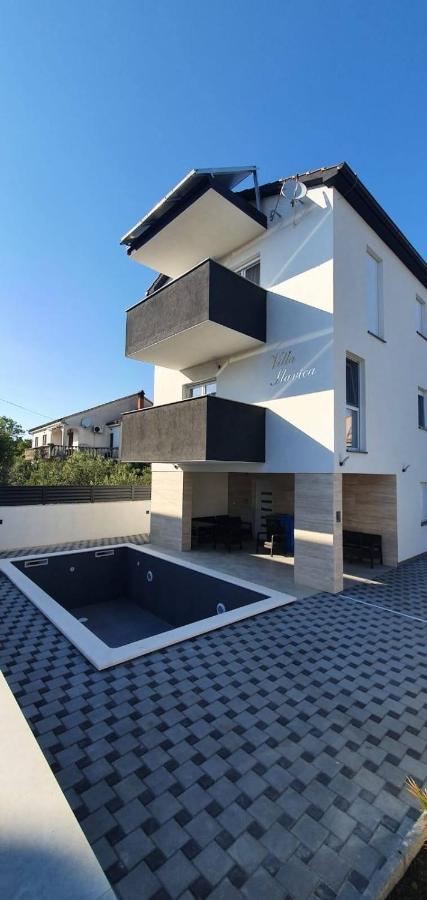 Vila Slavica Vir Exteriör bild
