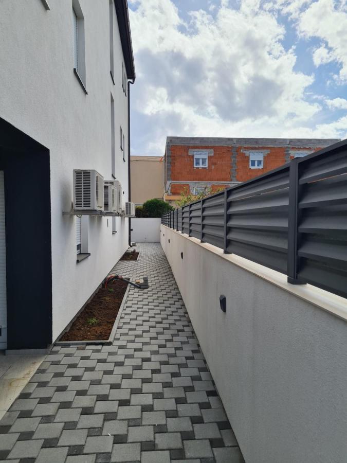 Vila Slavica Vir Exteriör bild